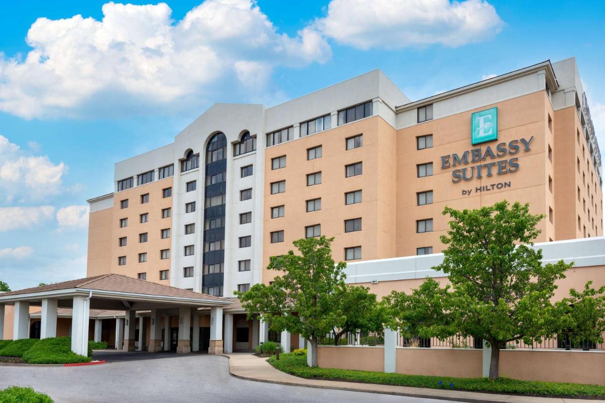 Embassy Suites Kansas City International Airport - image 2
