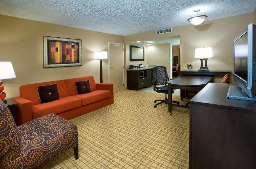 Embassy Suites Kansas City International Airport - image 25
