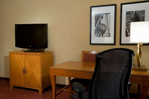 Embassy Suites Kansas City International Airport - image 30