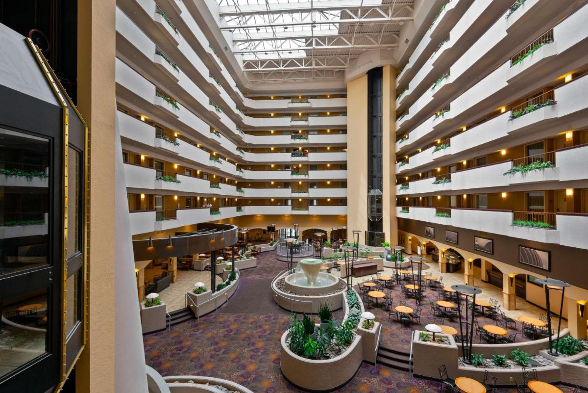 Embassy Suites Kansas City International Airport - image 6