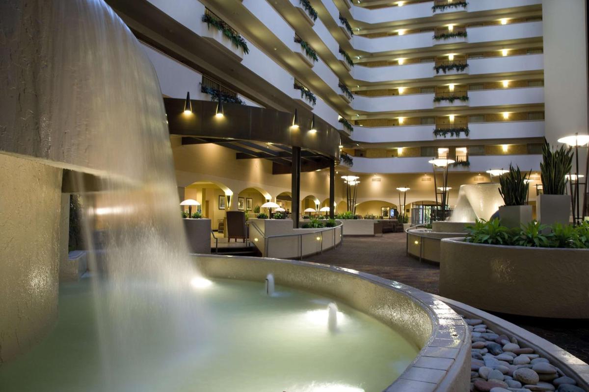 Embassy Suites Kansas City International Airport - image 7