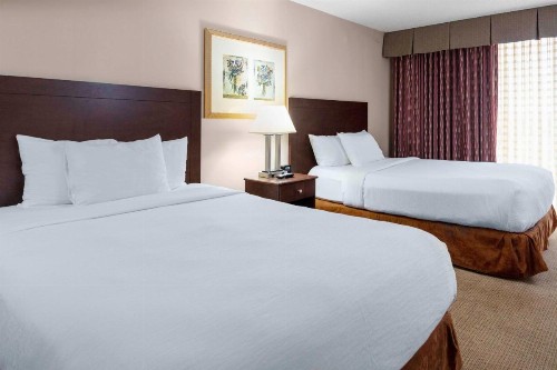 Embassy Suites Kansas City Plaza - image 15