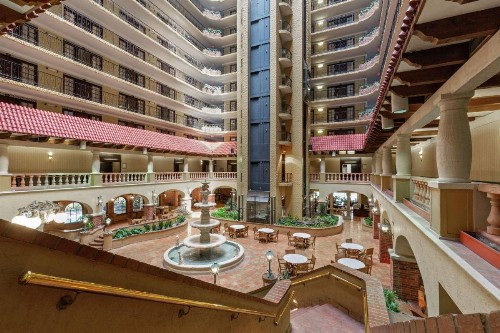 Embassy Suites Kansas City Plaza - image 3