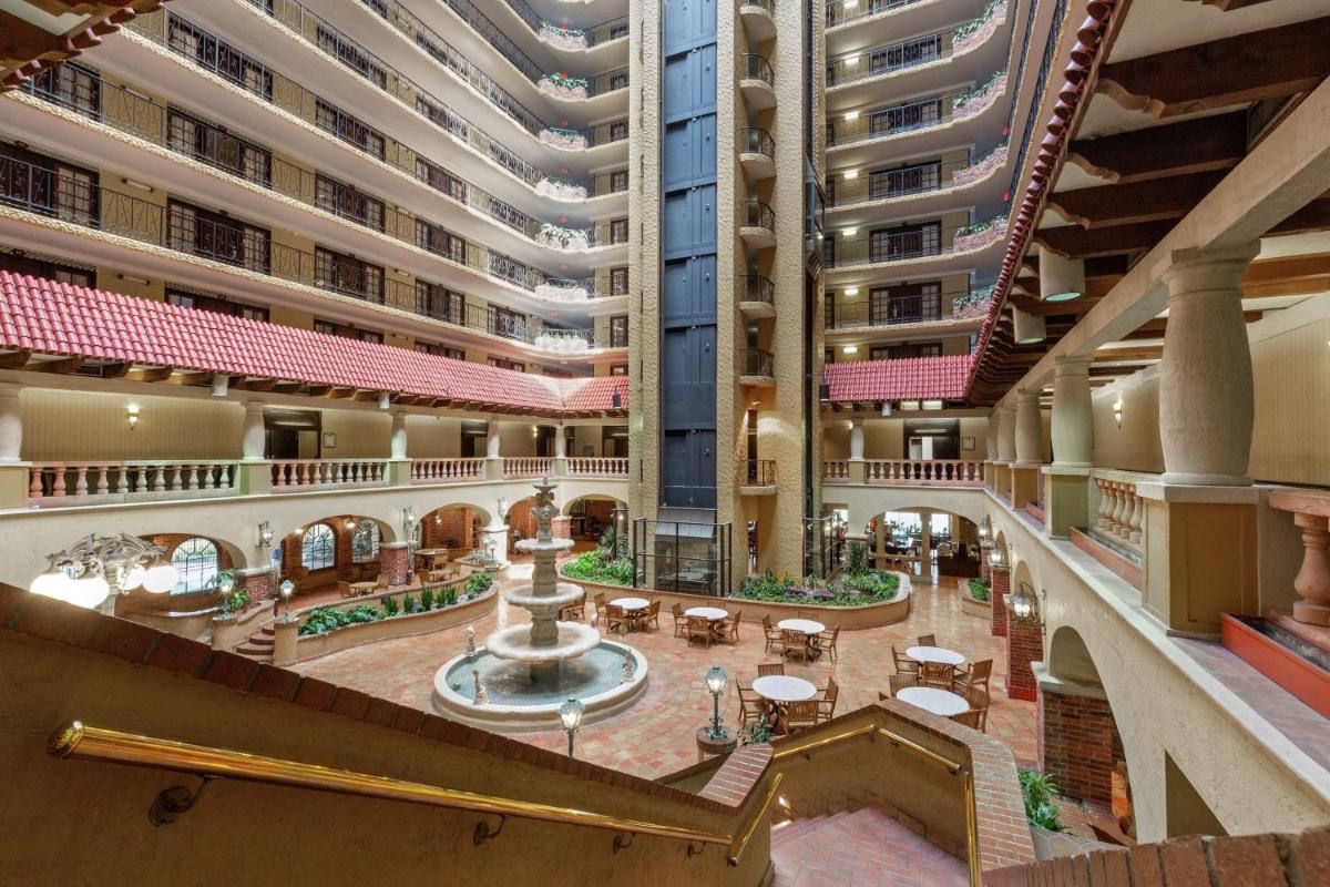 Embassy Suites Kansas City Plaza - image 3