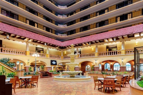 Embassy Suites Kansas City Plaza - image 7