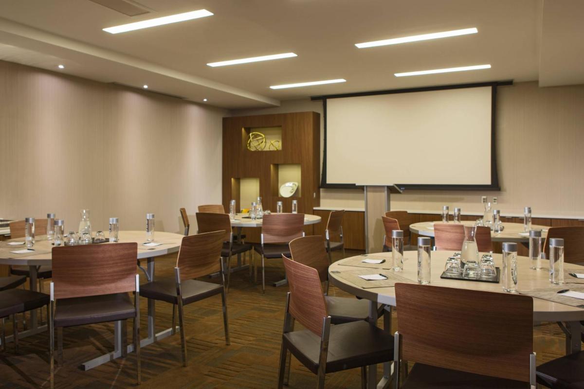 AC Hotel Kansas City Westport - image 5