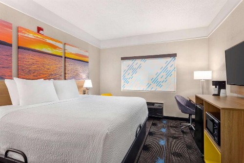 Days Inn by Wyndham Kansas City International Airport - image 11