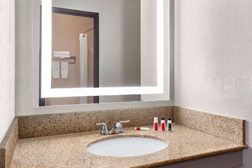 Days Inn by Wyndham Kansas City International Airport - image 14