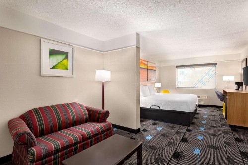 Days Inn by Wyndham Kansas City International Airport - image 16