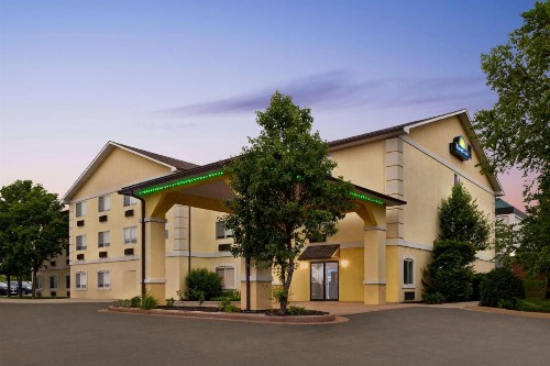 Days Inn by Wyndham Kansas City International Airport - image 4