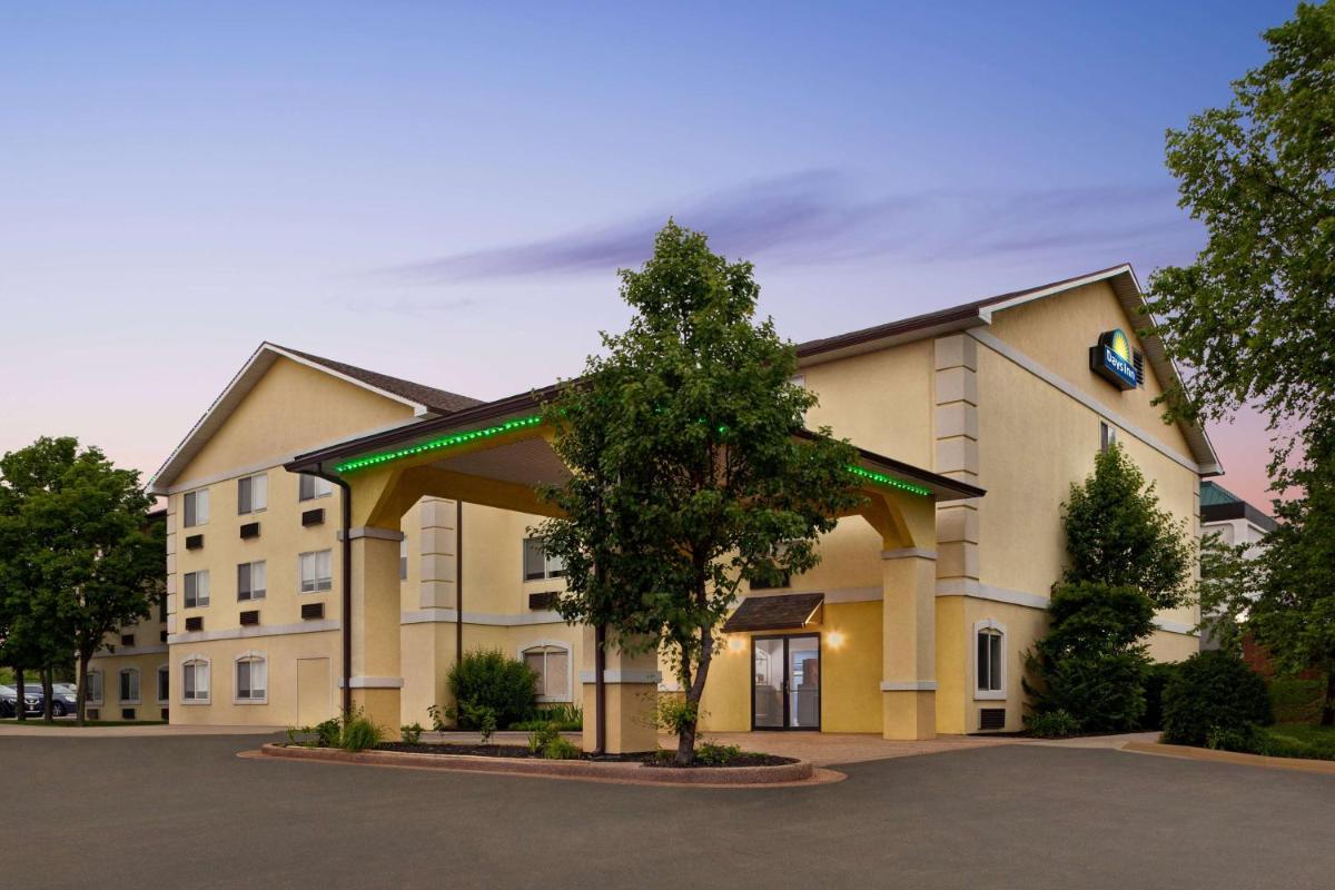 Days Inn by Wyndham Kansas City International Airport - image 4