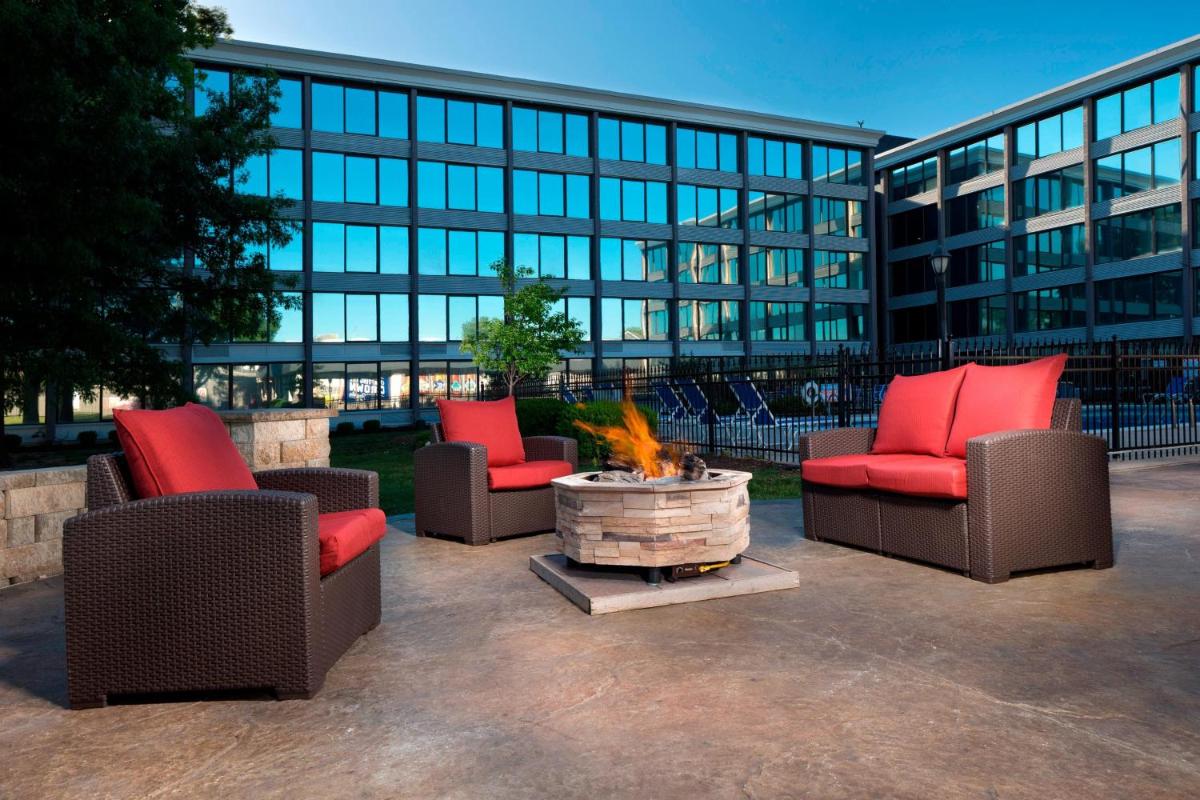 Four Points by Sheraton Kansas City Airport - main image