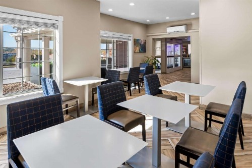 Best Western Worlds of Fun Inn & Suites - image 40