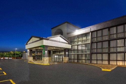 SureStay Plus Hotel by Best Western Kansas City Northeast