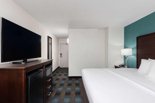 SureStay Plus Hotel by Best Western Kansas City Northeast - image 19