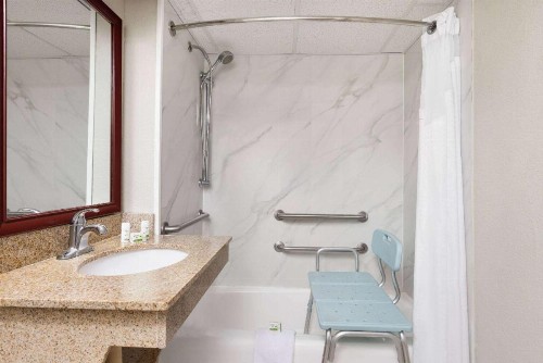 SureStay Plus Hotel by Best Western Kansas City Northeast - image 2