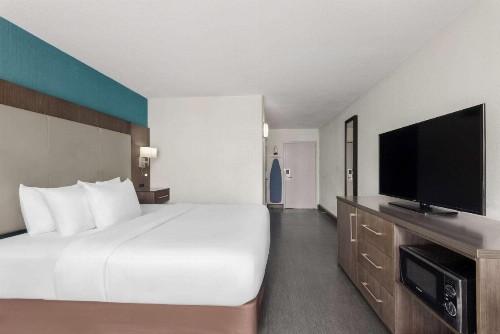 SureStay Plus Hotel by Best Western Kansas City Northeast - image 25