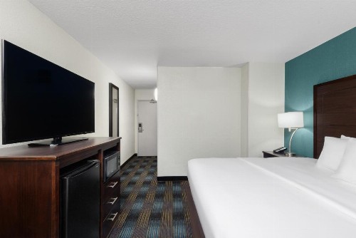 SureStay Plus Hotel by Best Western Kansas City Northeast - image 32