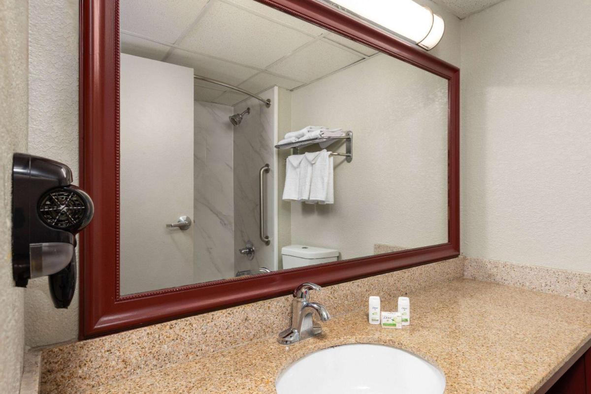 SureStay Plus Hotel by Best Western Kansas City Northeast - image 4