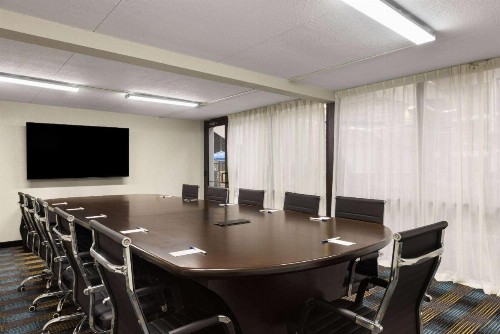 SureStay Plus Hotel by Best Western Kansas City Northeast - image 5