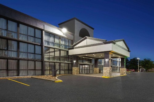 SureStay Plus Hotel by Best Western Kansas City Northeast - image 9