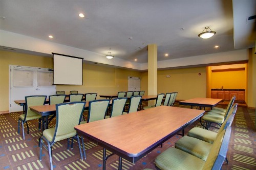 Holiday Inn Express Hotel & Suites Kansas City Sports Complex an IHG Hotel - image 16