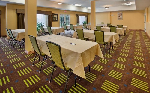 Holiday Inn Express Hotel & Suites Kansas City Sports Complex an IHG Hotel - image 20