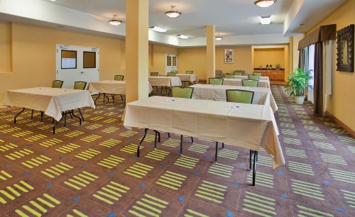 Holiday Inn Express Hotel & Suites Kansas City Sports Complex an IHG Hotel - image 25