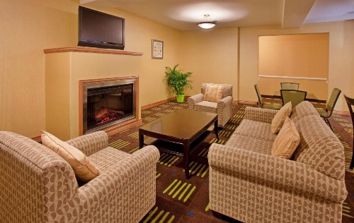 Holiday Inn Express Hotel & Suites Kansas City Sports Complex an IHG Hotel - image 26