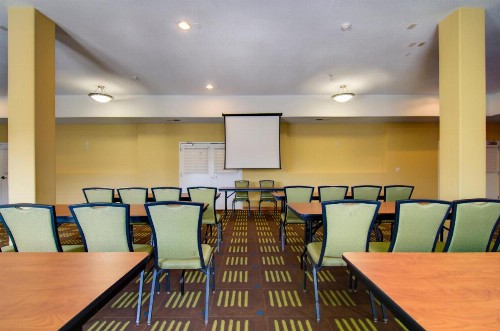 Holiday Inn Express Hotel & Suites Kansas City Sports Complex an IHG Hotel - image 28