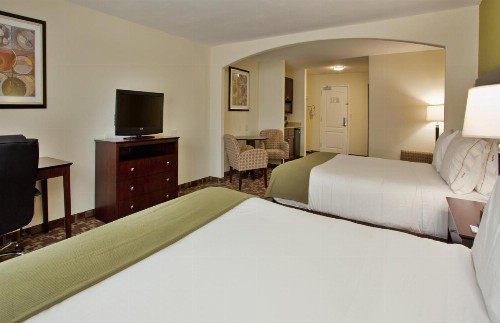 Holiday Inn Express Hotel & Suites Kansas City Sports Complex an IHG Hotel - image 29