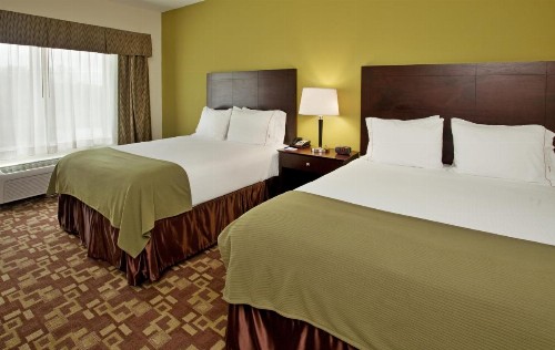 Holiday Inn Express Hotel & Suites Kansas City Sports Complex an IHG Hotel - image 3