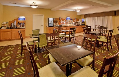 Holiday Inn Express Hotel & Suites Kansas City Sports Complex an IHG Hotel - image 34