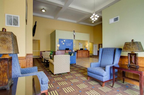 Holiday Inn Express Hotel & Suites Kansas City Sports Complex an IHG Hotel - image 37
