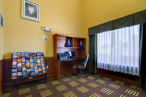 Holiday Inn Express Hotel & Suites Kansas City Sports Complex an IHG Hotel - image 38