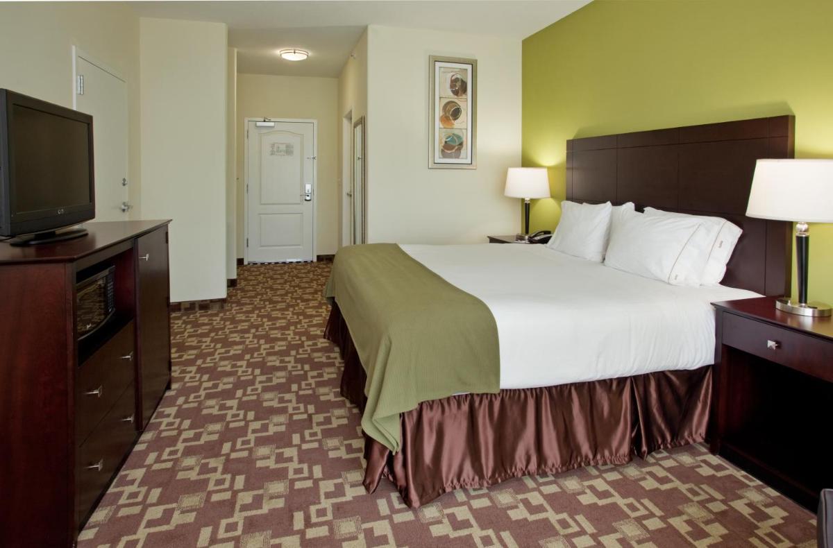 Holiday Inn Express Hotel & Suites Kansas City Sports Complex an IHG Hotel - image 4