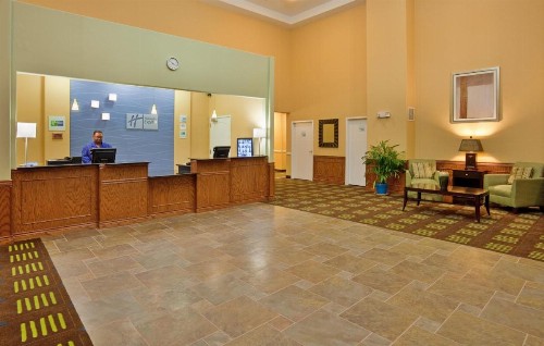 Holiday Inn Express Hotel & Suites Kansas City Sports Complex an IHG Hotel - image 43