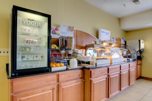 Holiday Inn Express Hotel & Suites Kansas City Sports Complex an IHG Hotel - image 44