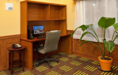 Holiday Inn Express Hotel & Suites Kansas City Sports Complex an IHG Hotel - image 46
