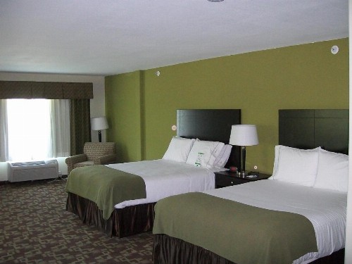 Holiday Inn Express Hotel & Suites Kansas City Sports Complex an IHG Hotel - image 5