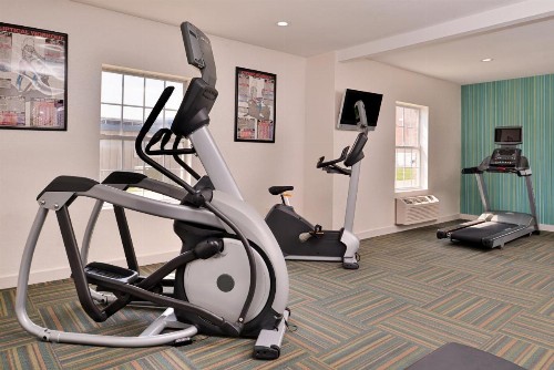 Holiday Inn Express Hotel & Suites North Kansas City an IHG Hotel - image 11