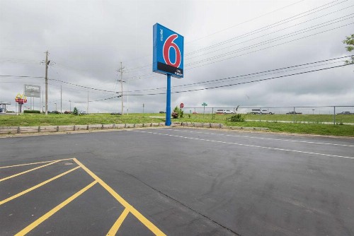 Motel 6-Kansas City MO - Airport - image 10