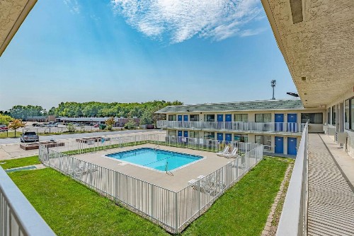 Motel 6-Kansas City MO - Airport - image 16