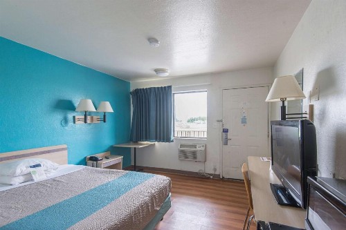 Motel 6-Kansas City MO - Airport - image 24