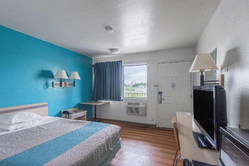 Motel 6-Kansas City MO - Airport - image 25