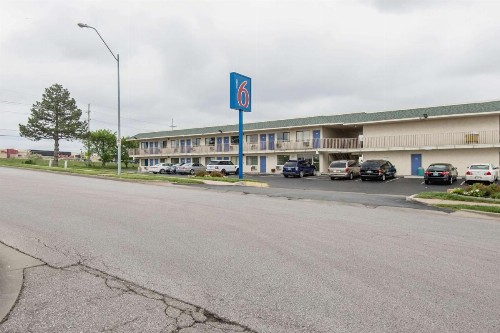 Motel 6-Kansas City MO - Airport - image 8