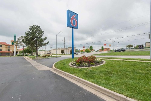 Motel 6-Kansas City MO - Airport - image 9
