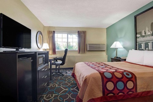Super 8 by Wyndham Kansas City - image 8