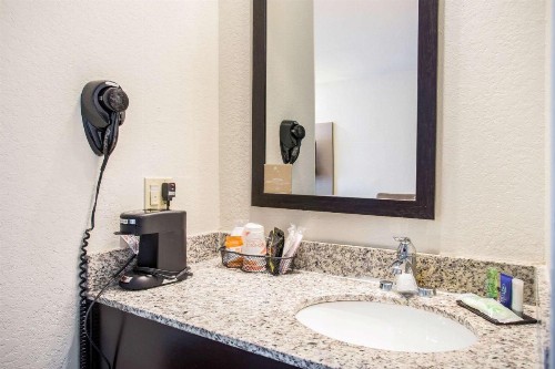Sleep Inn Kansas City International Airport - image 11