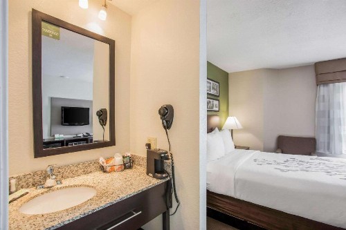 Sleep Inn Kansas City International Airport - image 25